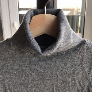 Cropped gray turtle neck